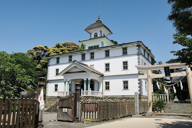 1024px-Old_Mitsuke_School_front_1.jpg