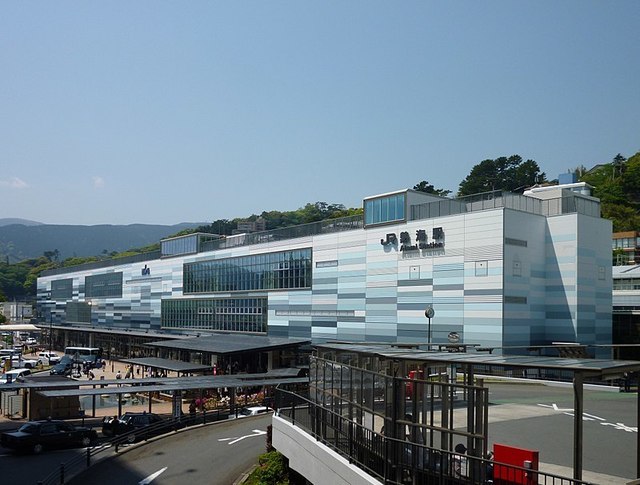 800px-Atami_Station.jpg
