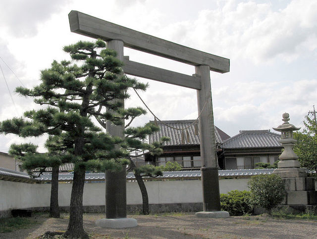 800px-桑名七里の渡し跡鳥居.jpg