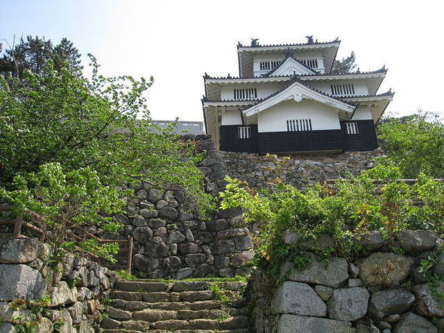 800px-Yoshida_Castle_(Aichi)_3.jpg